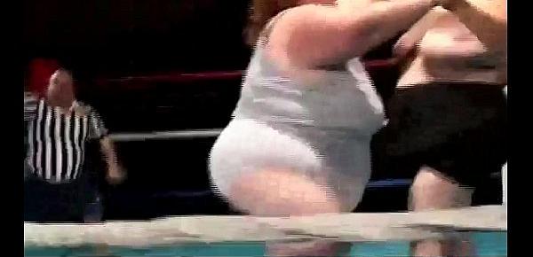  Obese bitches and midget fight